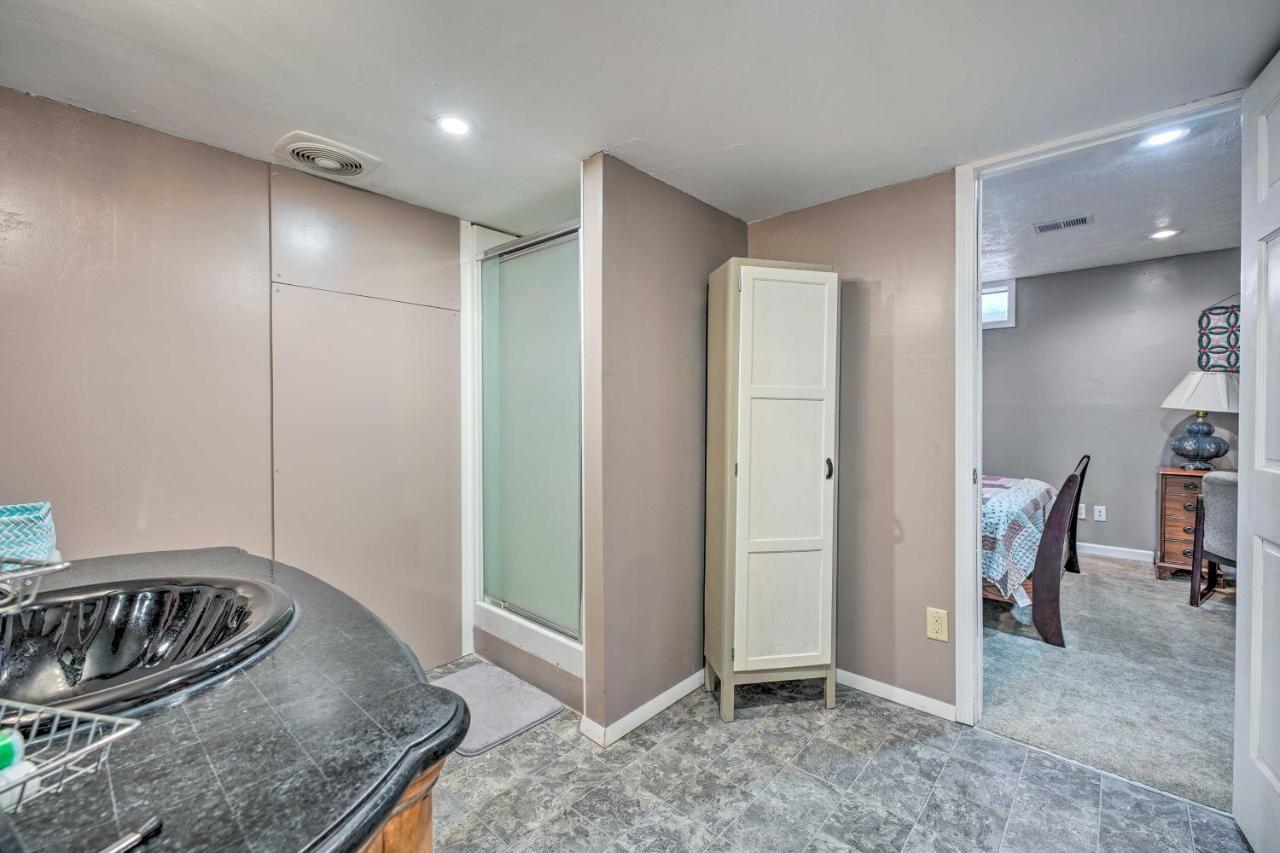 Lovely 3- Bedroom Apartment With Street Parking. Goshen Bagian luar foto