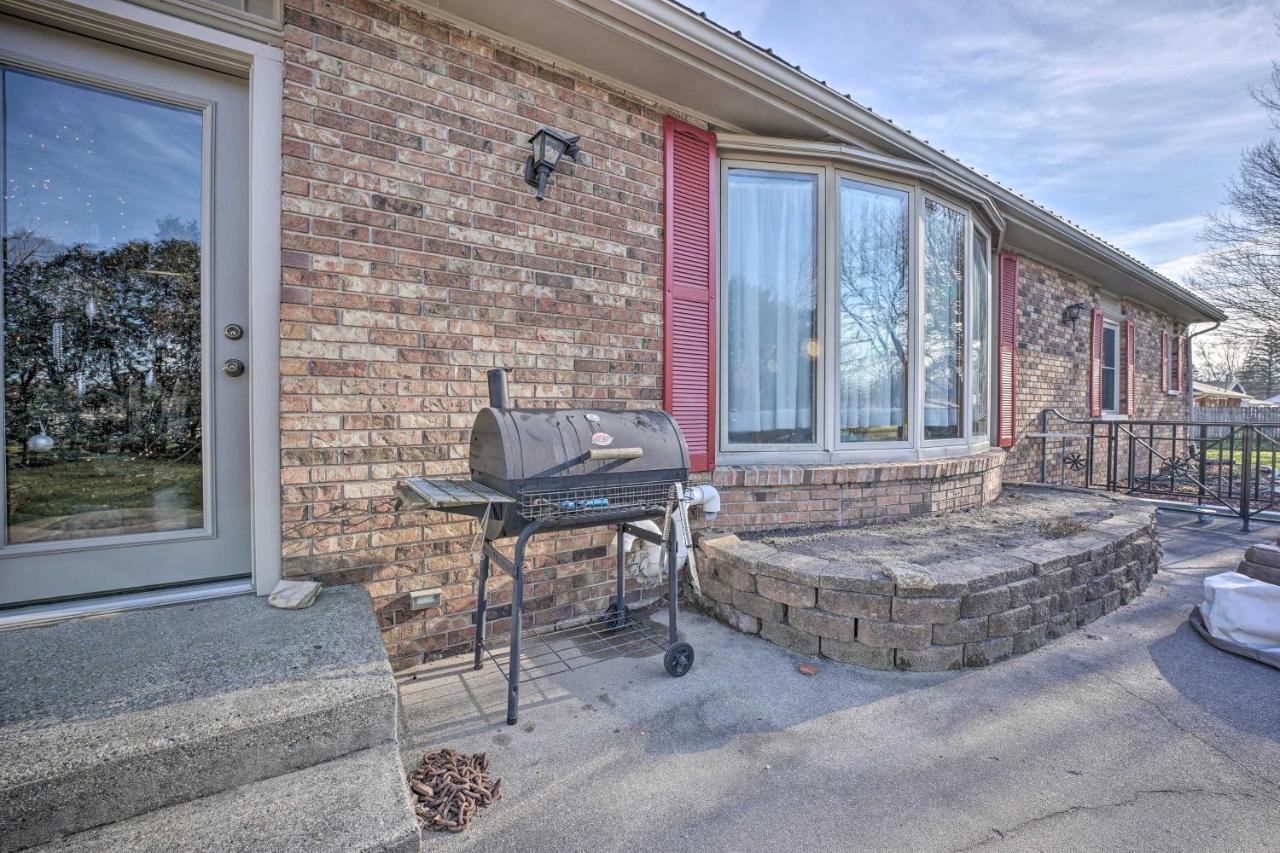 Lovely 3- Bedroom Apartment With Street Parking. Goshen Bagian luar foto