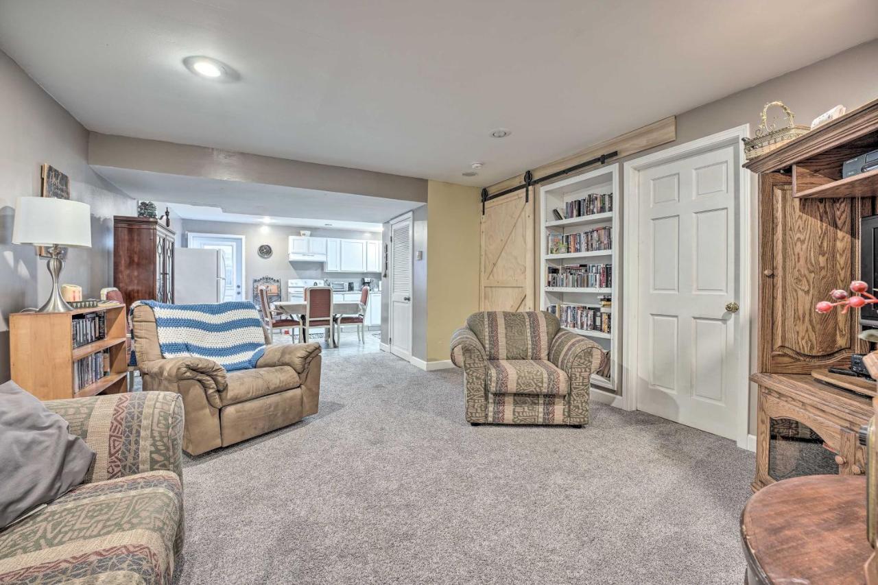 Lovely 3- Bedroom Apartment With Street Parking. Goshen Bagian luar foto